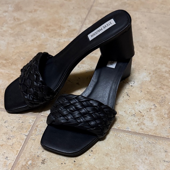 Steve Madden Black Woven Mules - Picture 4 of 7